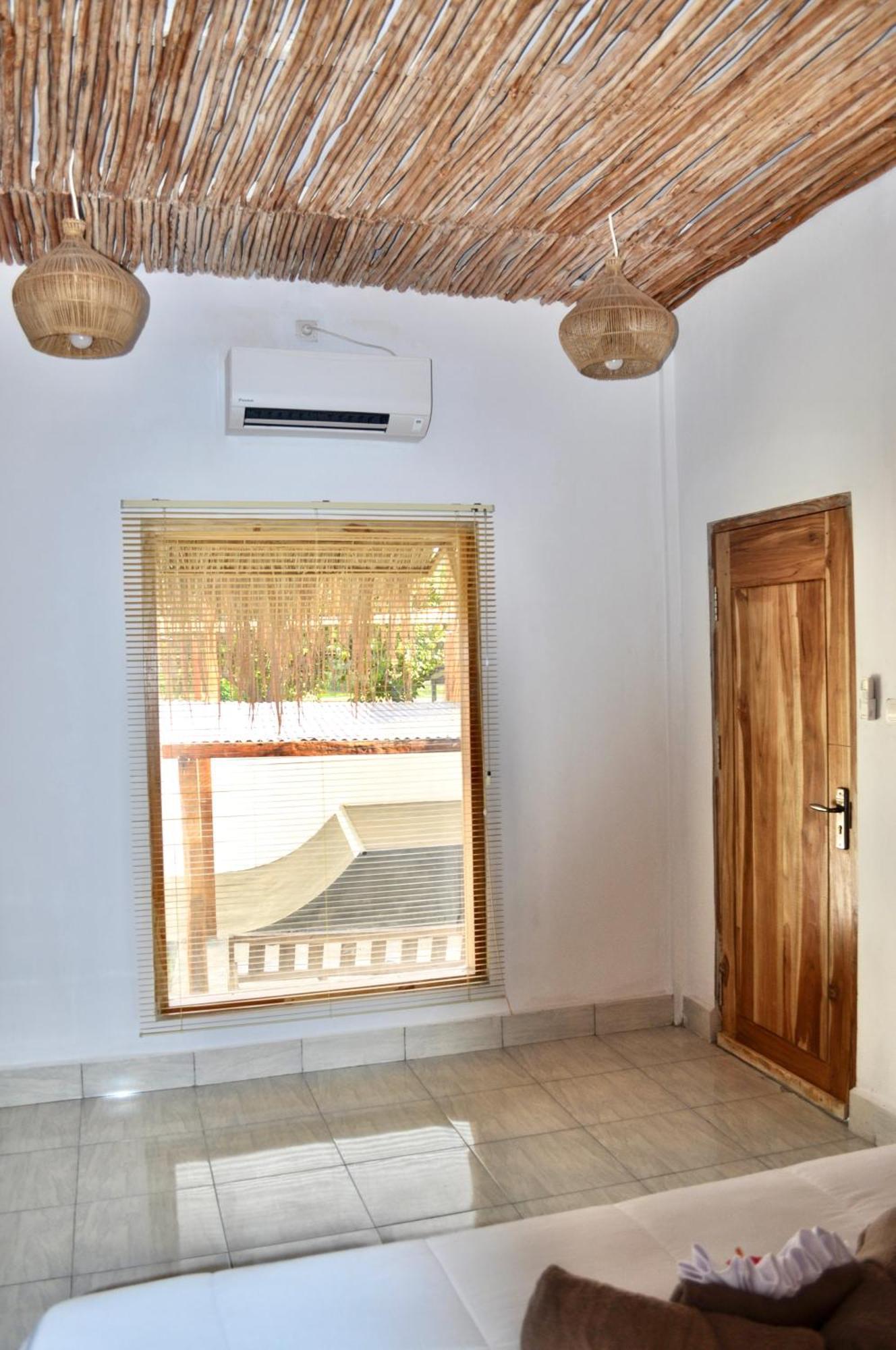 Ripbowl Guest House Selong Belanak Exterior foto
